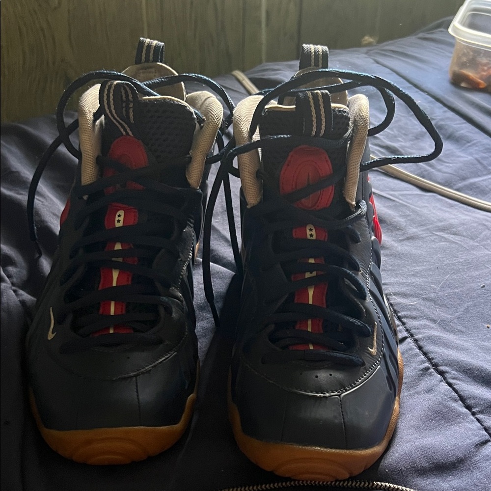 Nike Women's Black and Red Sneakers